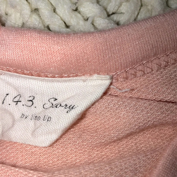 1.4.3 Story Lineup medium peach cold shoulder top - Picture 5 of 5